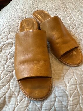 Frye Mule with heel in Tan leather size 10